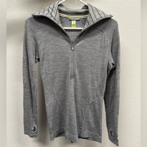 Smartwool merino long-sleeved gray half-zip with printed collar. Size Medium.